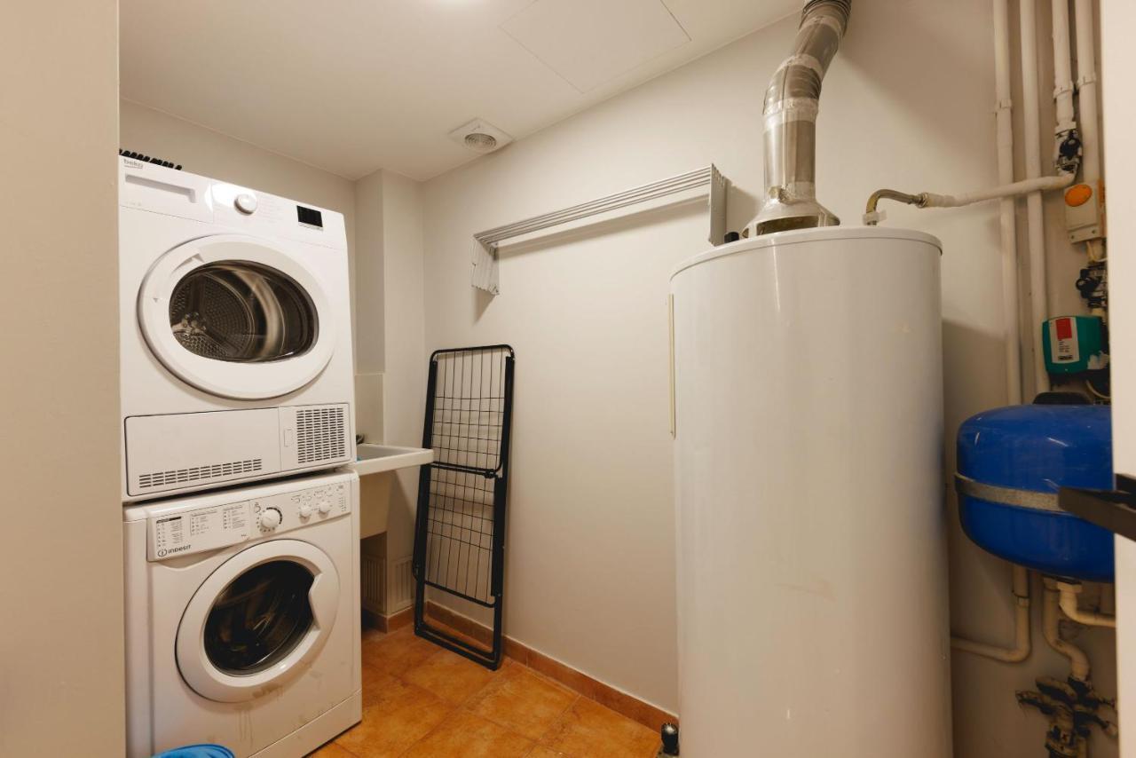 Bravissimo Cort Reial Duplex, Spacious With 3 Bedrooms Girona Esterno foto